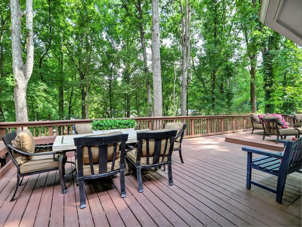 350 Thornwood Drive, Sandy Springs, Georgia 30328, 4 Bedrooms Bedrooms, ,4 BathroomsBathrooms,Residential,Sold,350 Thornwood Drive,7061035