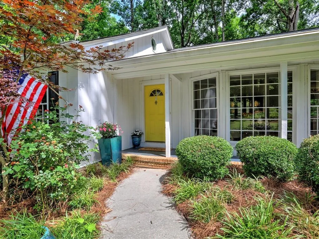 350 Thornwood Drive, Sandy Springs, Georgia 30328, 4 Bedrooms Bedrooms, ,4 BathroomsBathrooms,Residential,Sold,350 Thornwood Drive,7061035