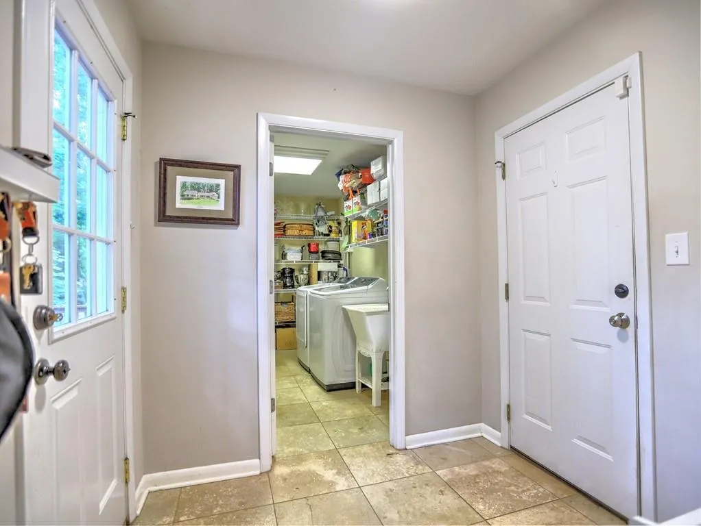 350 Thornwood Drive, Sandy Springs, Georgia 30328, 4 Bedrooms Bedrooms, ,4 BathroomsBathrooms,Residential,Sold,350 Thornwood Drive,7061035