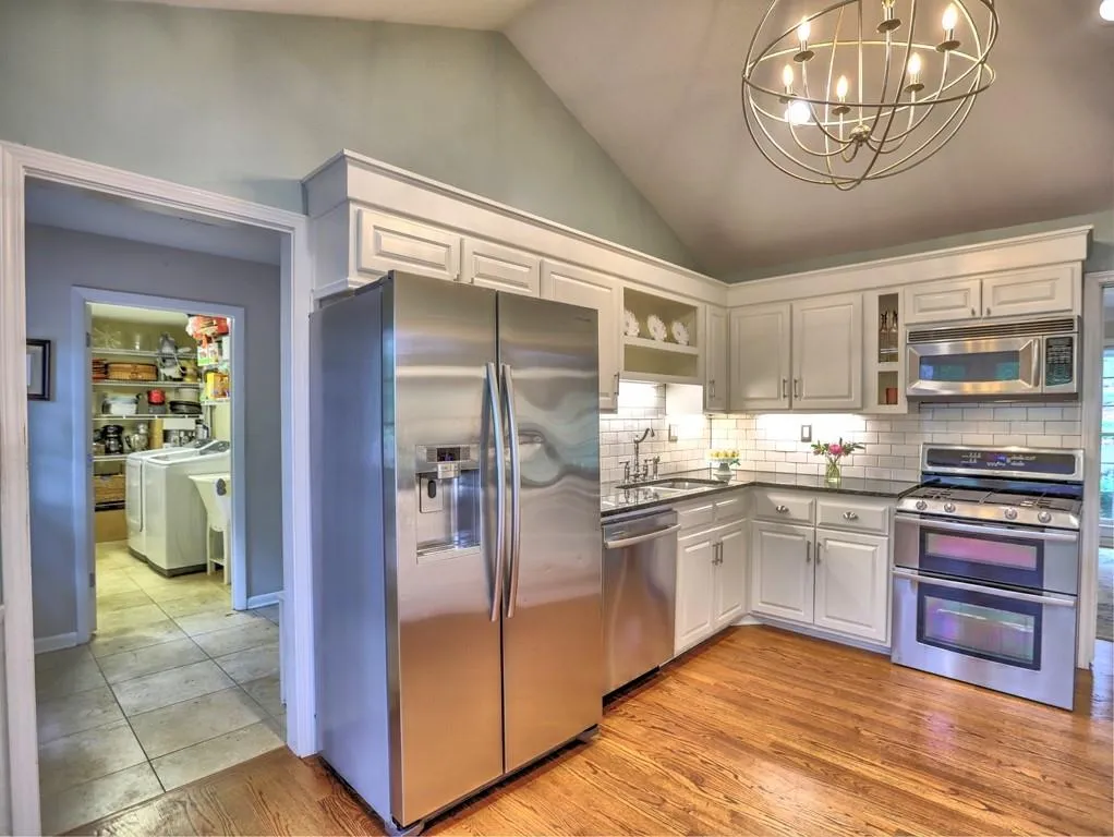 350 Thornwood Drive, Sandy Springs, Georgia 30328, 4 Bedrooms Bedrooms, ,4 BathroomsBathrooms,Residential,Sold,350 Thornwood Drive,7061035