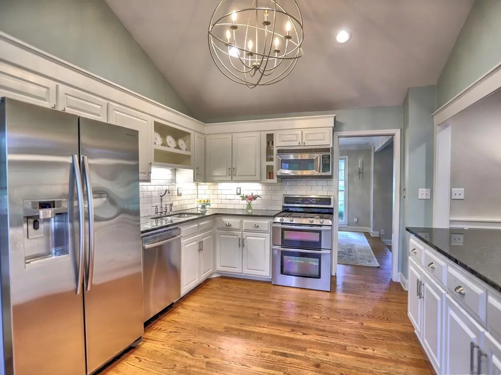 350 Thornwood Drive, Sandy Springs, Georgia 30328, 4 Bedrooms Bedrooms, ,4 BathroomsBathrooms,Residential,Sold,350 Thornwood Drive,7061035
