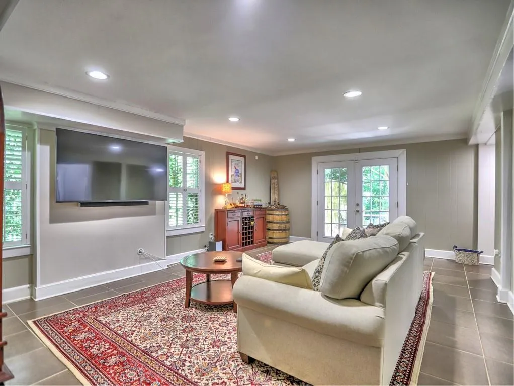350 Thornwood Drive, Sandy Springs, Georgia 30328, 4 Bedrooms Bedrooms, ,4 BathroomsBathrooms,Residential,Sold,350 Thornwood Drive,7061035