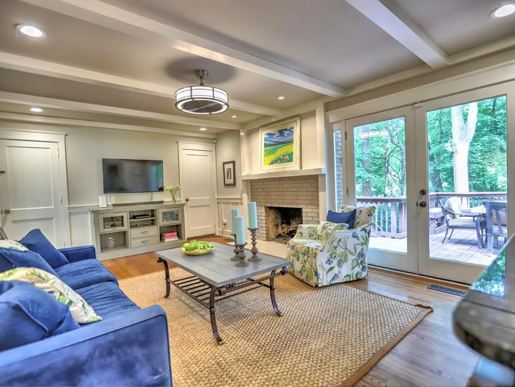 350 Thornwood Drive, Sandy Springs, Georgia 30328, 4 Bedrooms Bedrooms, ,4 BathroomsBathrooms,Residential,Sold,350 Thornwood Drive,7061035