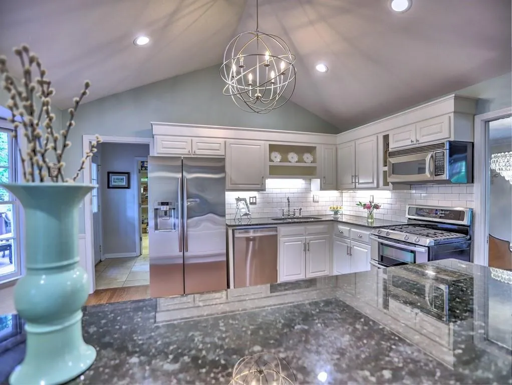 350 Thornwood Drive, Sandy Springs, Georgia 30328, 4 Bedrooms Bedrooms, ,4 BathroomsBathrooms,Residential,Sold,350 Thornwood Drive,7061035