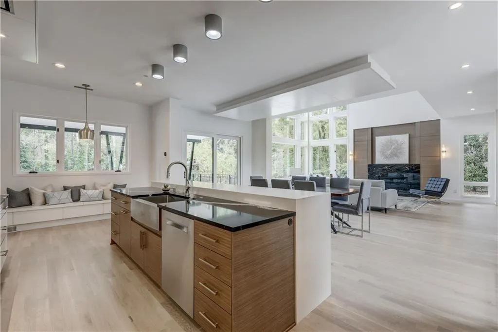 325 River Valley Road, Atlanta, Georgia 30328, 6 Bedrooms Bedrooms, ,6 BathroomsBathrooms,Residential,Sold,325 River Valley Road,6088411