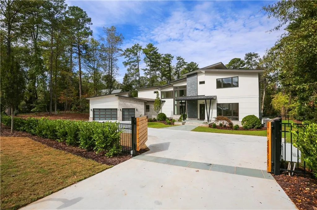325 River Valley Road, Atlanta, Georgia 30328, 6 Bedrooms Bedrooms, ,6 BathroomsBathrooms,Residential,Sold,325 River Valley Road,6088411