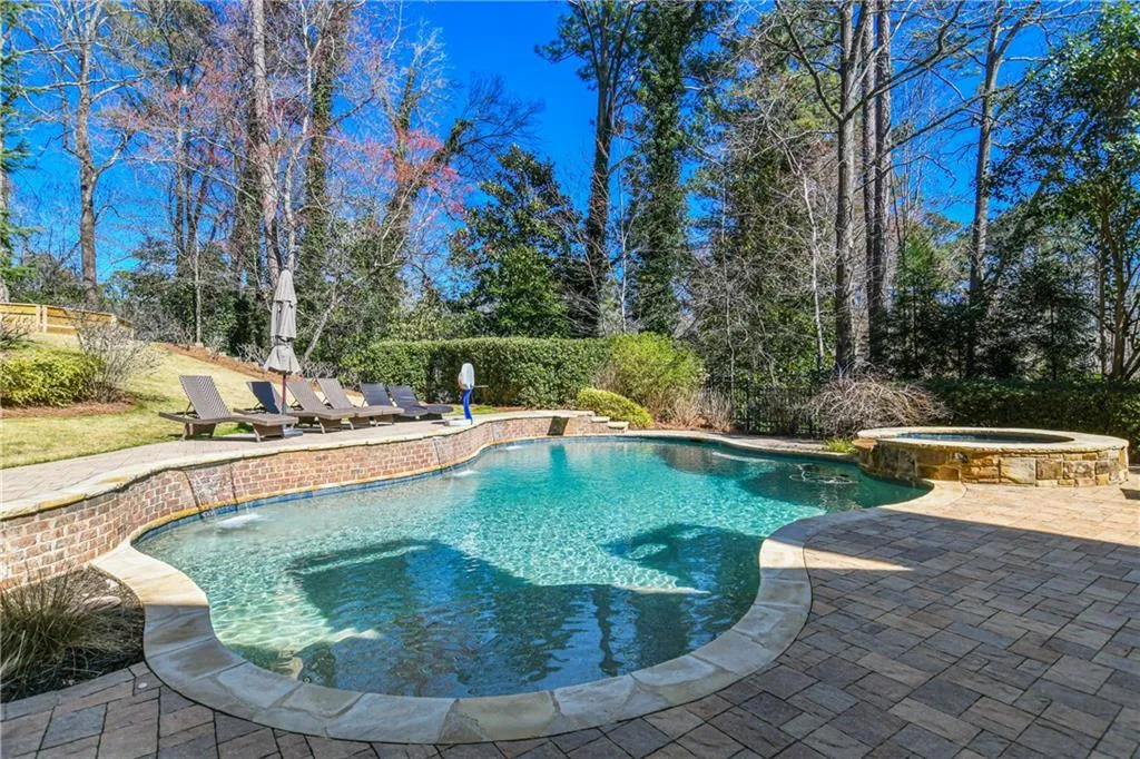 730 E Northway Lane, Atlanta, Georgia 30342, 6 Bedrooms Bedrooms, ,6 BathroomsBathrooms,Residential,Sold,730 E Northway Lane,7009196