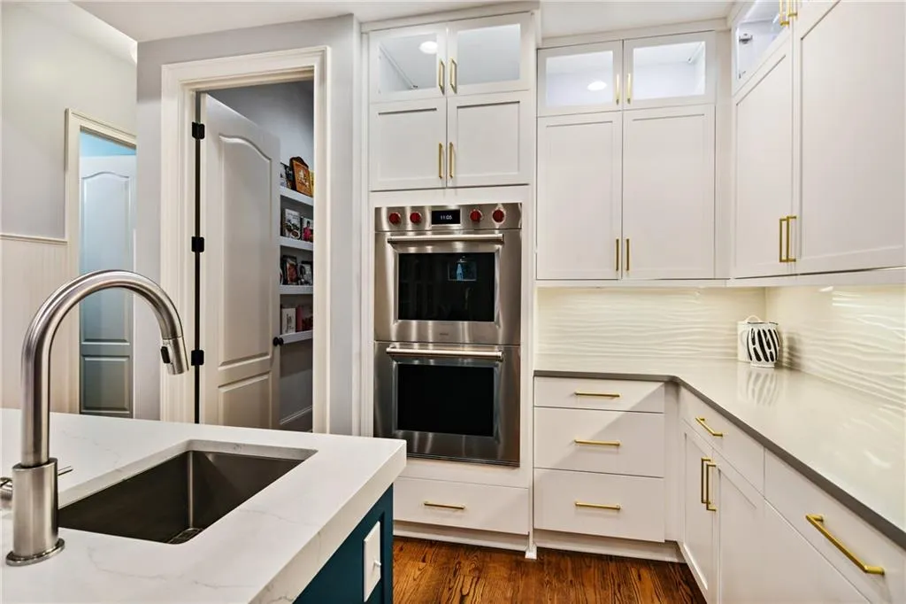 730 E Northway Lane, Atlanta, Georgia 30342, 6 Bedrooms Bedrooms, ,6 BathroomsBathrooms,Residential,Sold,730 E Northway Lane,7009196