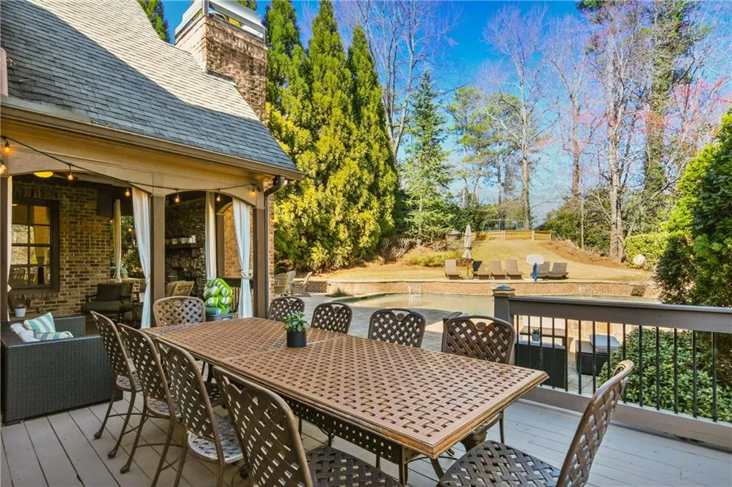 730 E Northway Lane, Atlanta, Georgia 30342, 6 Bedrooms Bedrooms, ,6 BathroomsBathrooms,Residential,Sold,730 E Northway Lane,7009196