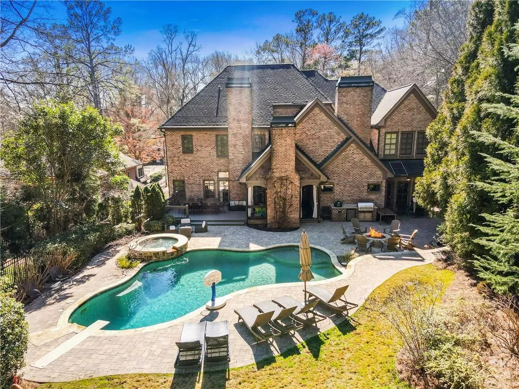 730 E Northway Lane, Atlanta, Georgia 30342, 6 Bedrooms Bedrooms, ,6 BathroomsBathrooms,Residential,Sold,730 E Northway Lane,7009196