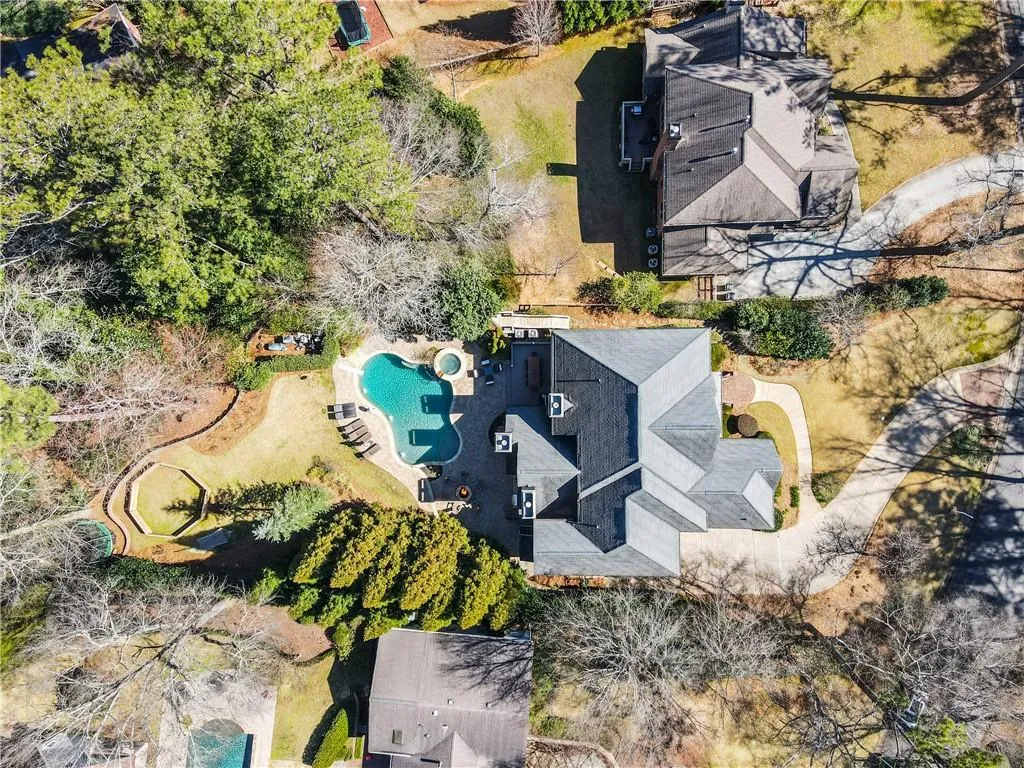 730 E Northway Lane, Atlanta, Georgia 30342, 6 Bedrooms Bedrooms, ,6 BathroomsBathrooms,Residential,Sold,730 E Northway Lane,7009196