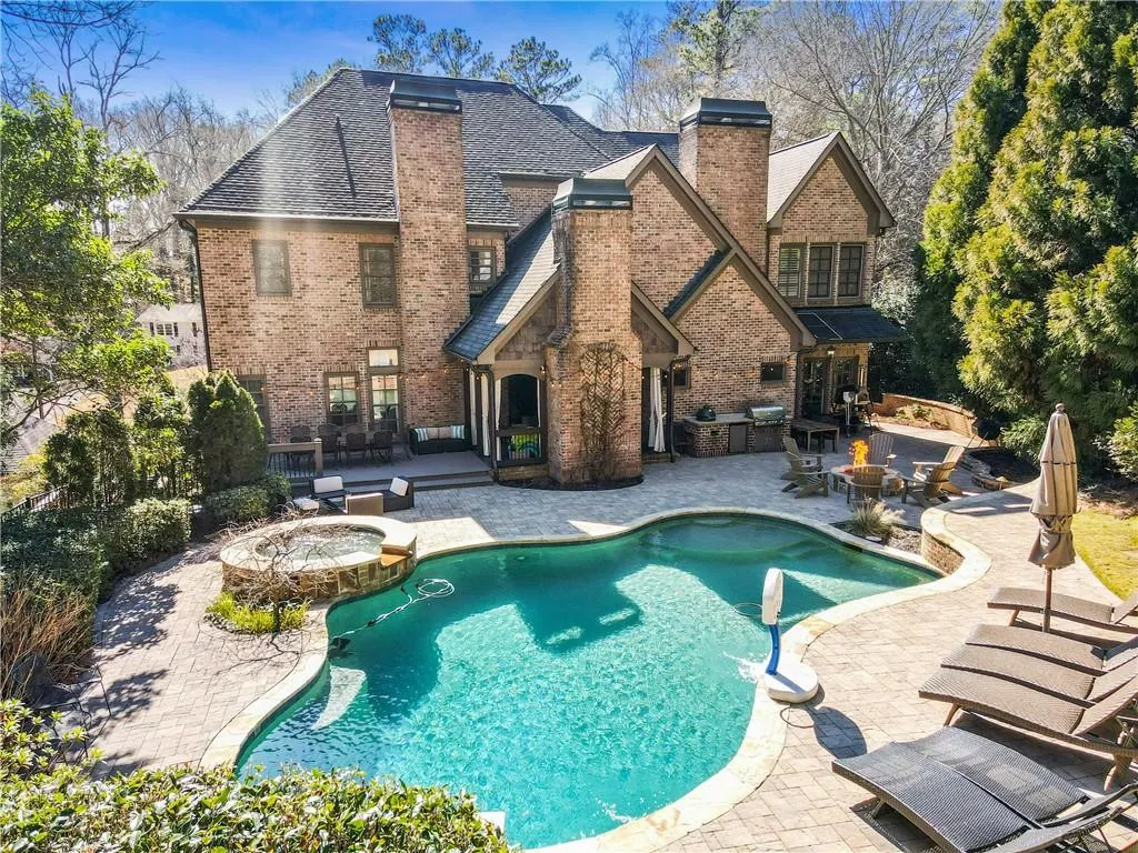 730 E Northway Lane, Atlanta, Georgia 30342, 6 Bedrooms Bedrooms, ,6 BathroomsBathrooms,Residential,Sold,730 E Northway Lane,7009196
