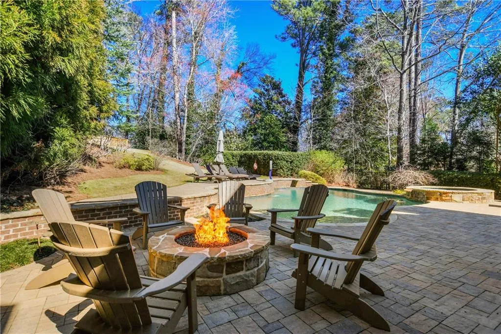 730 E Northway Lane, Atlanta, Georgia 30342, 6 Bedrooms Bedrooms, ,6 BathroomsBathrooms,Residential,Sold,730 E Northway Lane,7009196