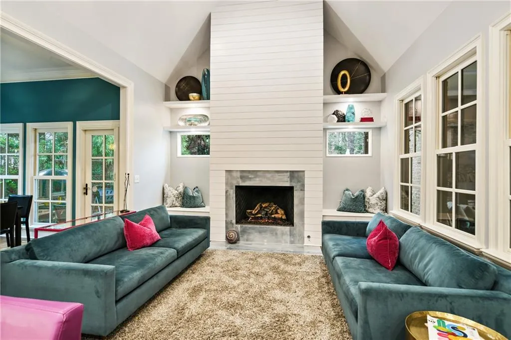 730 E Northway Lane, Atlanta, Georgia 30342, 6 Bedrooms Bedrooms, ,6 BathroomsBathrooms,Residential,Sold,730 E Northway Lane,7009196