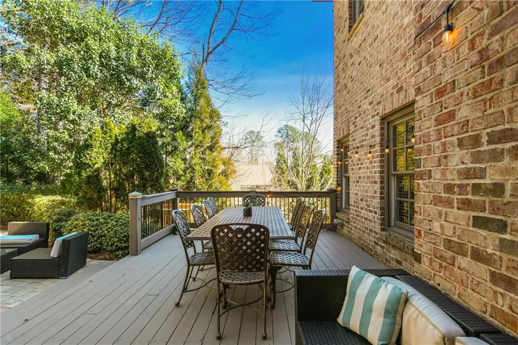 730 E Northway Lane, Atlanta, Georgia 30342, 6 Bedrooms Bedrooms, ,6 BathroomsBathrooms,Residential,Sold,730 E Northway Lane,7009196