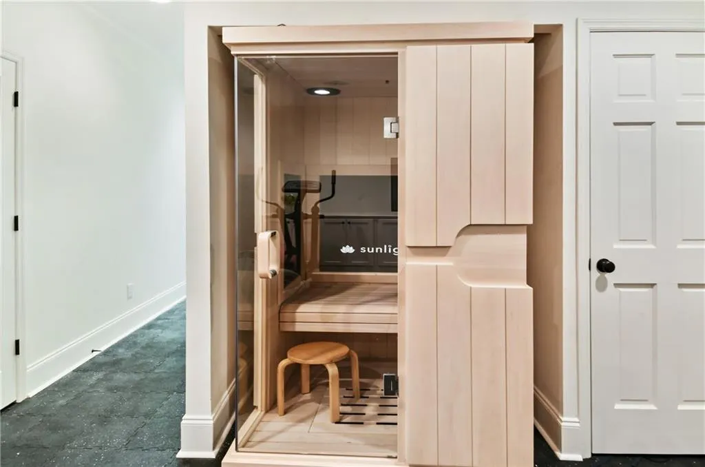 730 E Northway Lane, Atlanta, Georgia 30342, 6 Bedrooms Bedrooms, ,6 BathroomsBathrooms,Residential,Sold,730 E Northway Lane,7009196