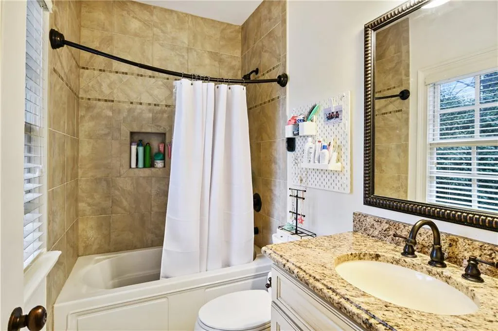 730 E Northway Lane, Atlanta, Georgia 30342, 6 Bedrooms Bedrooms, ,6 BathroomsBathrooms,Residential,Sold,730 E Northway Lane,7009196