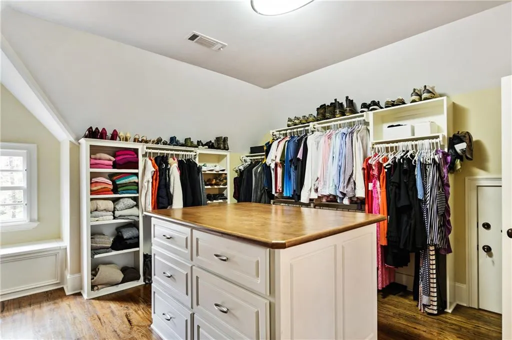 730 E Northway Lane, Atlanta, Georgia 30342, 6 Bedrooms Bedrooms, ,6 BathroomsBathrooms,Residential,Sold,730 E Northway Lane,7009196