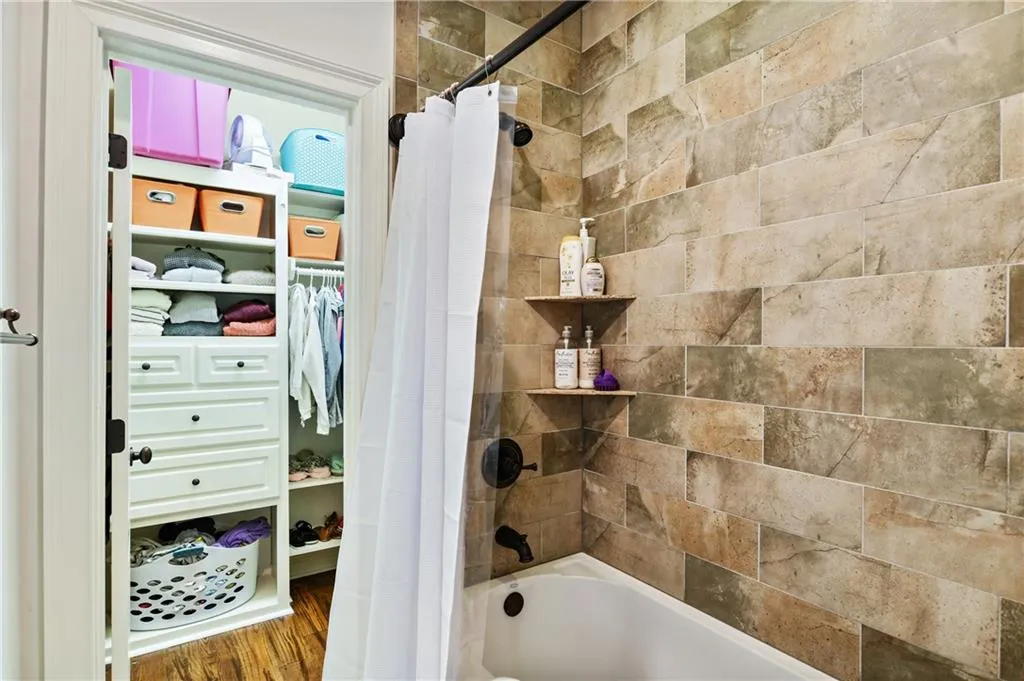 730 E Northway Lane, Atlanta, Georgia 30342, 6 Bedrooms Bedrooms, ,6 BathroomsBathrooms,Residential,Sold,730 E Northway Lane,7009196