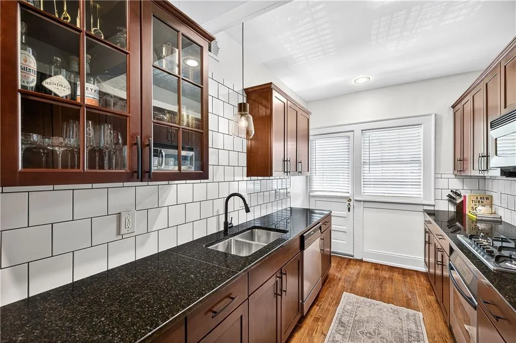 22 Collier Road Nw Unit 8, Atlanta, Georgia 30309, 1 Bedroom Bedrooms, ,1 BathroomBathrooms,Residential,For Sale,22 Collier Road Nw Unit 8,7648396