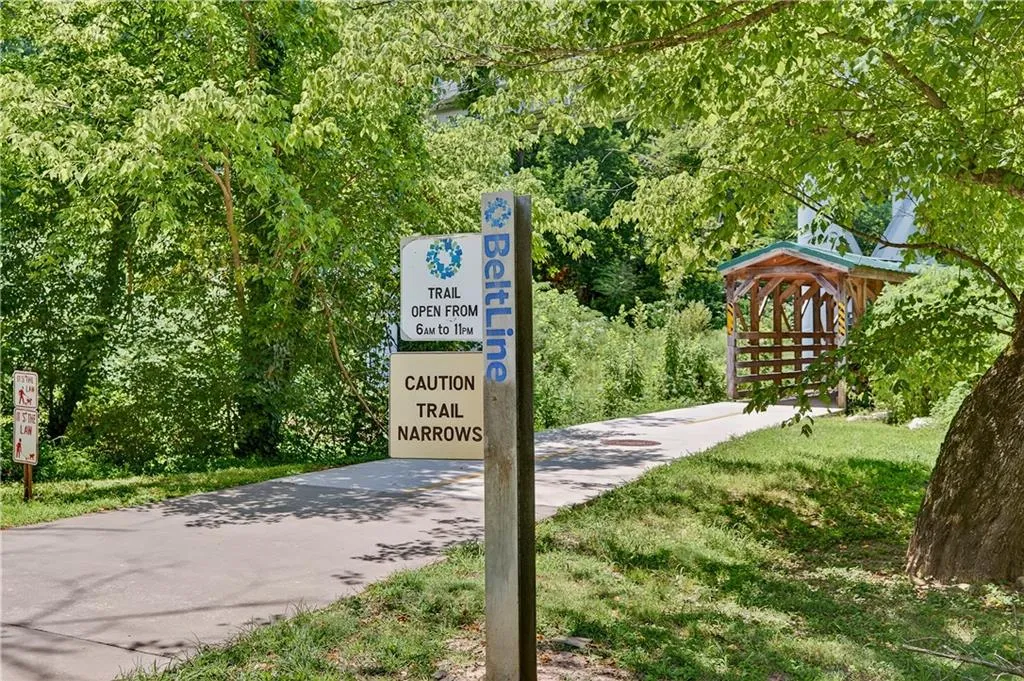 22 Collier Road Nw Unit 8, Atlanta, Georgia 30309, 1 Bedroom Bedrooms, ,1 BathroomBathrooms,Residential,For Sale,22 Collier Road Nw Unit 8,7648396