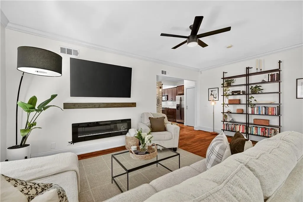 22 Collier Road Nw Unit 8, Atlanta, Georgia 30309, 1 Bedroom Bedrooms, ,1 BathroomBathrooms,Residential,For Sale,22 Collier Road Nw Unit 8,7648396