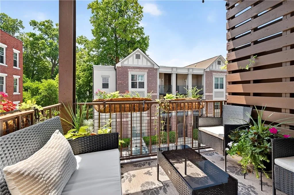 22 Collier Road Nw Unit 8, Atlanta, Georgia 30309, 1 Bedroom Bedrooms, ,1 BathroomBathrooms,Residential,For Sale,22 Collier Road Nw Unit 8,7648396