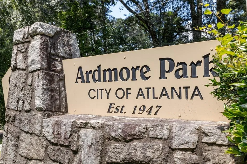 22 Collier Road Nw Unit 8, Atlanta, Georgia 30309, 1 Bedroom Bedrooms, ,1 BathroomBathrooms,Residential,For Sale,22 Collier Road Nw Unit 8,7648396