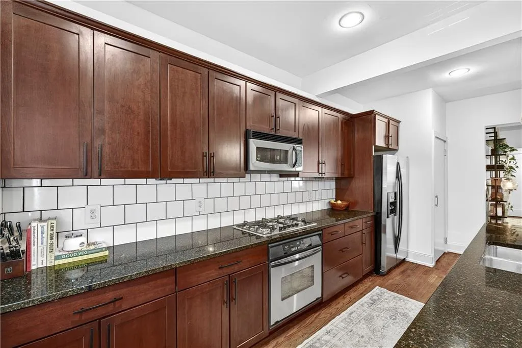 22 Collier Road Nw Unit 8, Atlanta, Georgia 30309, 1 Bedroom Bedrooms, ,1 BathroomBathrooms,Residential,For Sale,22 Collier Road Nw Unit 8,7648396