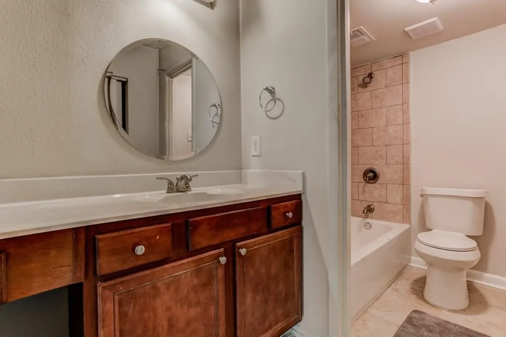 5095 Roswell Road Unit 205, Atlanta, Georgia 30342, 2 Bedrooms Bedrooms, ,2 BathroomsBathrooms,Residential,Sold,5095 Roswell Road Unit 205,6012484