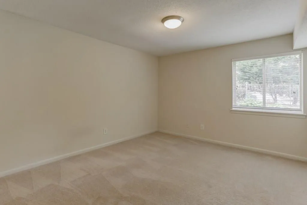 5095 Roswell Road Unit 205, Atlanta, Georgia 30342, 2 Bedrooms Bedrooms, ,2 BathroomsBathrooms,Residential,Sold,5095 Roswell Road Unit 205,6012484