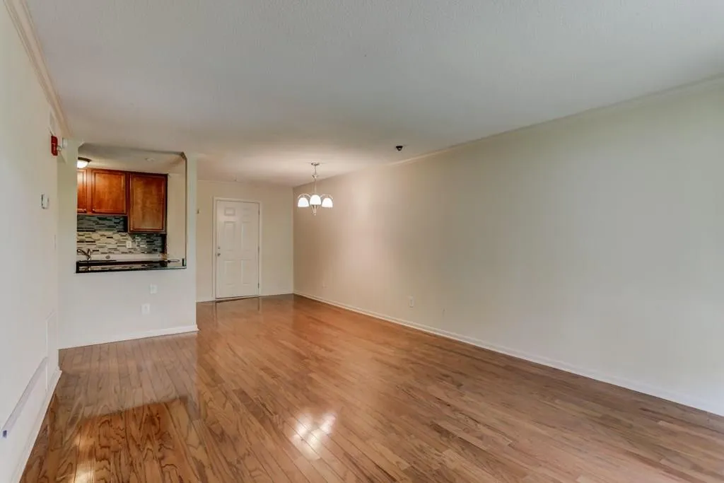 5095 Roswell Road Unit 205, Atlanta, Georgia 30342, 2 Bedrooms Bedrooms, ,2 BathroomsBathrooms,Residential,Sold,5095 Roswell Road Unit 205,6012484