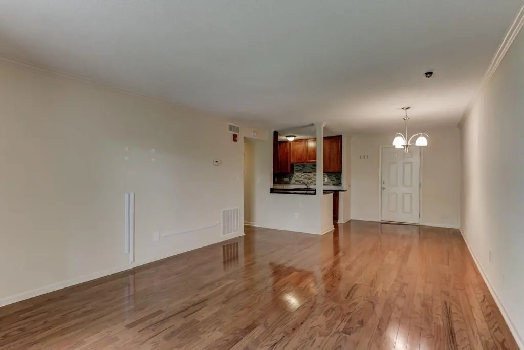 5095 Roswell Road Unit 205, Atlanta, Georgia 30342, 2 Bedrooms Bedrooms, ,2 BathroomsBathrooms,Residential,Sold,5095 Roswell Road Unit 205,6012484