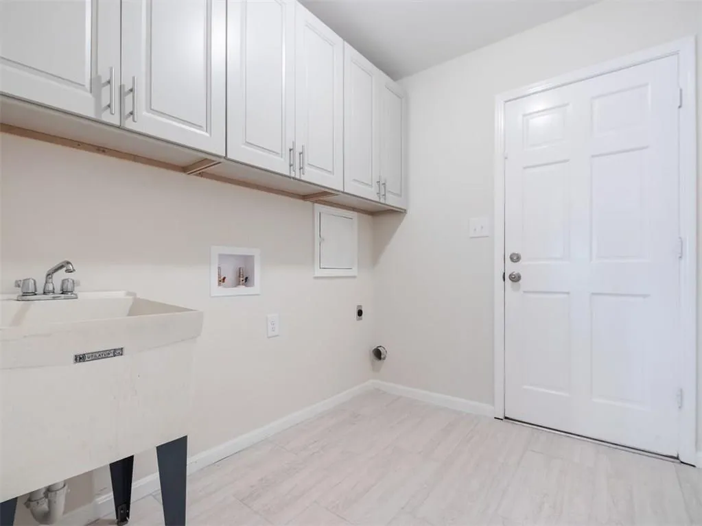 510 Dalrymple Road, Atlanta, Georgia 30328, 4 Bedrooms Bedrooms, ,2 BathroomsBathrooms,Residential,Sold,510 Dalrymple Road,6124195