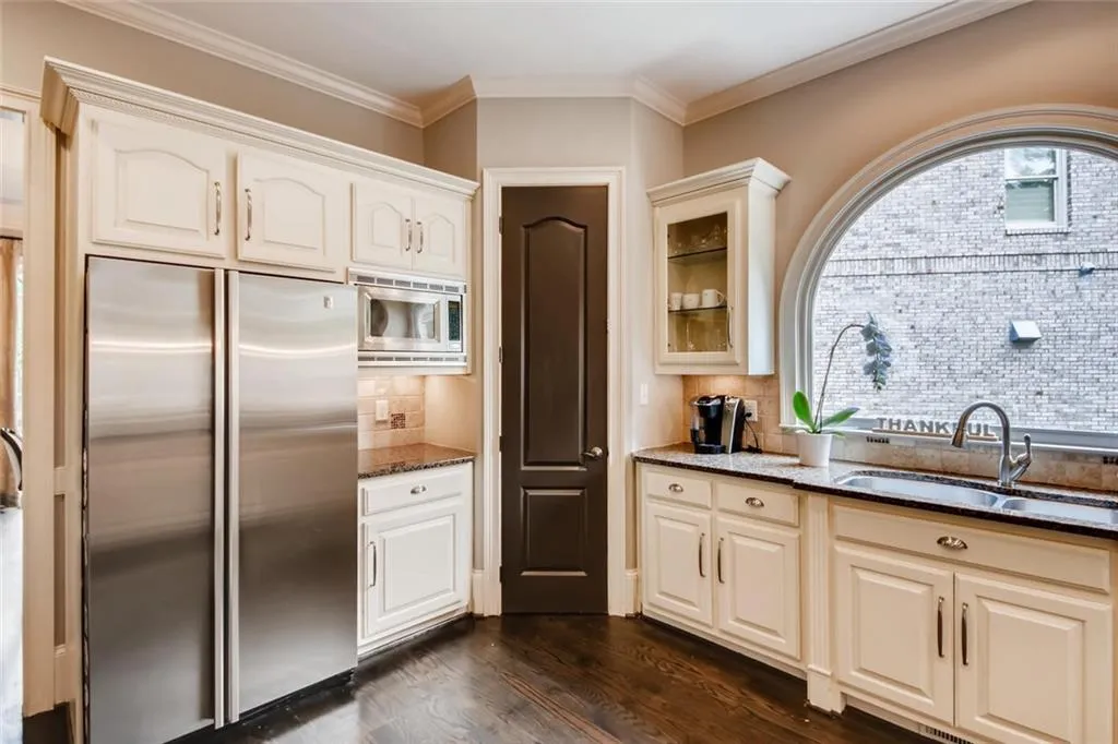 800 Stratford Court, Atlanta, Georgia 30350, 6 Bedrooms Bedrooms, ,5 BathroomsBathrooms,Residential,Sold,800 Stratford Court,6722401