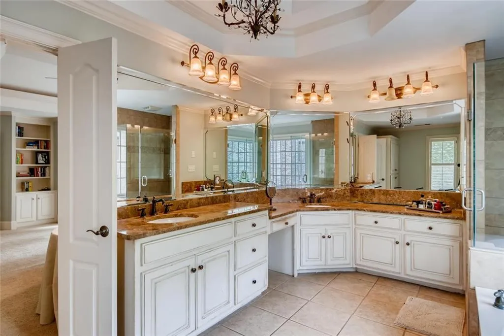 800 Stratford Court, Atlanta, Georgia 30350, 6 Bedrooms Bedrooms, ,5 BathroomsBathrooms,Residential,Sold,800 Stratford Court,6722401
