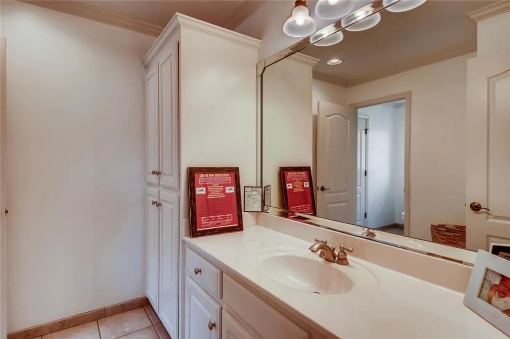 800 Stratford Court, Atlanta, Georgia 30350, 6 Bedrooms Bedrooms, ,5 BathroomsBathrooms,Residential,Sold,800 Stratford Court,6722401