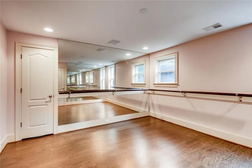 800 Stratford Court, Atlanta, Georgia 30350, 6 Bedrooms Bedrooms, ,5 BathroomsBathrooms,Residential,Sold,800 Stratford Court,6722401