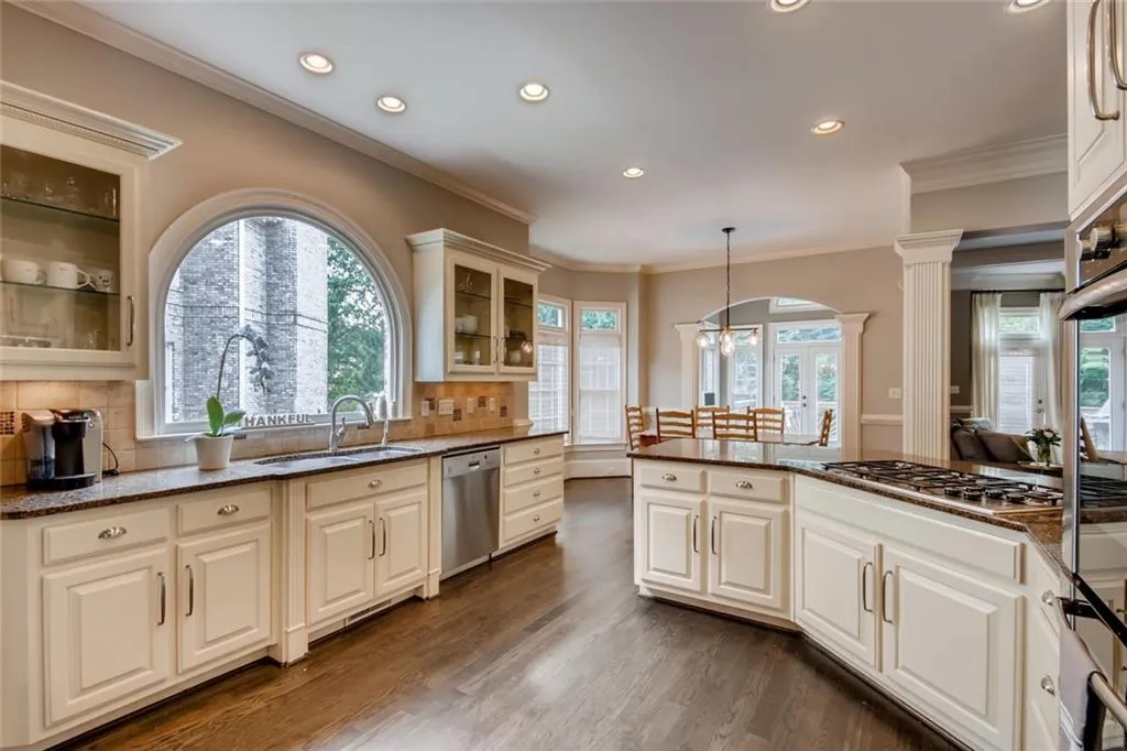 800 Stratford Court, Atlanta, Georgia 30350, 6 Bedrooms Bedrooms, ,5 BathroomsBathrooms,Residential,Sold,800 Stratford Court,6722401