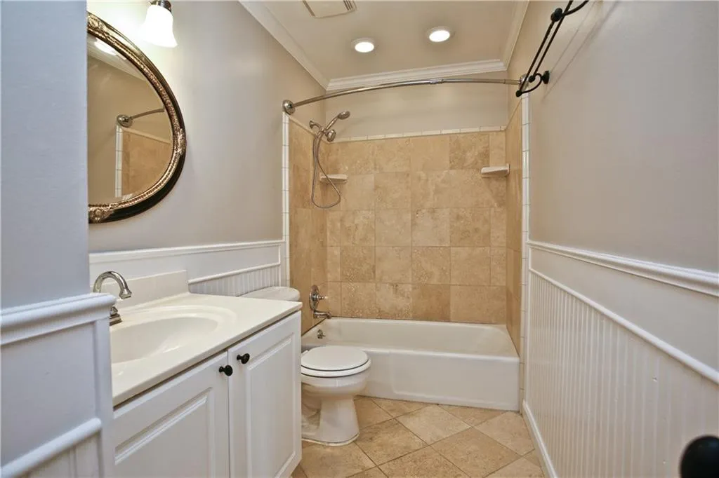 5375 Roswell Road Unit C5, Atlanta, Georgia 30342, 2 Bedrooms Bedrooms, ,1 BathroomBathrooms,Residential,Sold,5375 Roswell Road Unit C5,6073428