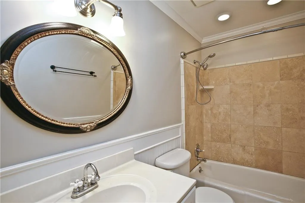 5375 Roswell Road Unit C5, Atlanta, Georgia 30342, 2 Bedrooms Bedrooms, ,1 BathroomBathrooms,Residential,Sold,5375 Roswell Road Unit C5,6073428