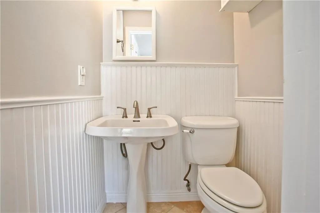 5375 Roswell Road Unit C5, Atlanta, Georgia 30342, 2 Bedrooms Bedrooms, ,1 BathroomBathrooms,Residential,Sold,5375 Roswell Road Unit C5,6073428