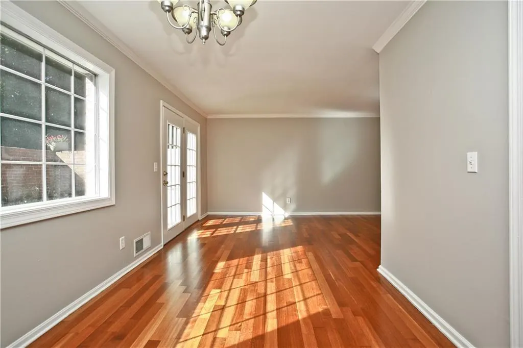 5375 Roswell Road Unit C5, Atlanta, Georgia 30342, 2 Bedrooms Bedrooms, ,1 BathroomBathrooms,Residential,Sold,5375 Roswell Road Unit C5,6073428