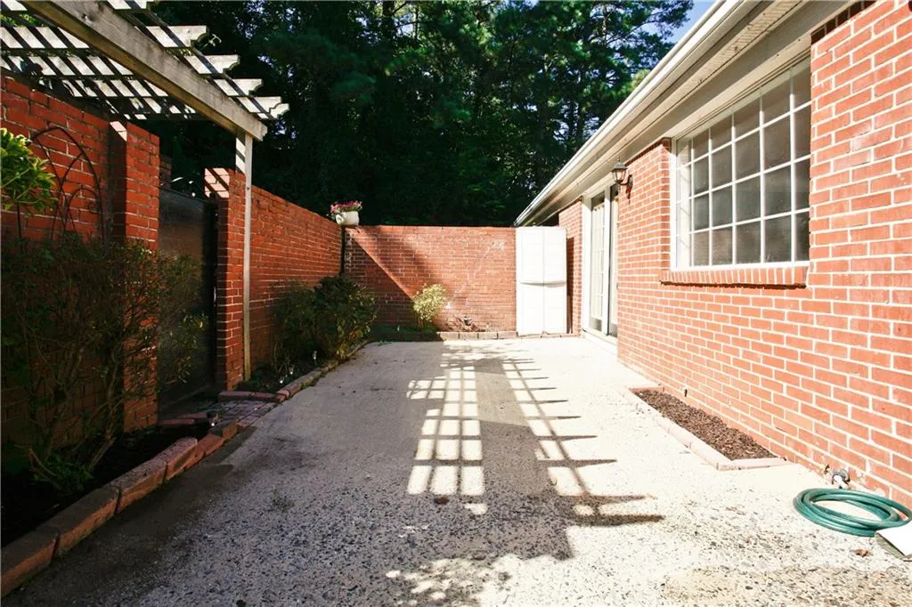 5375 Roswell Road Unit C5, Atlanta, Georgia 30342, 2 Bedrooms Bedrooms, ,1 BathroomBathrooms,Residential,Sold,5375 Roswell Road Unit C5,6073428