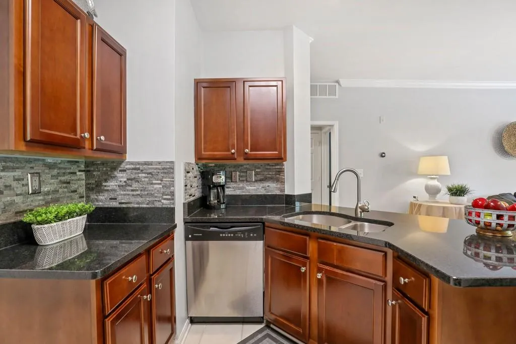 5641 Roswell Road Unit 307, Sandy Springs, Georgia 30342, 1 Bedroom Bedrooms, ,1 BathroomBathrooms,Residential,Sold,5641 Roswell Road Unit 307,6763116