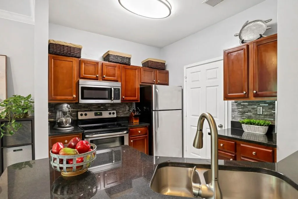 5641 Roswell Road Unit 307, Sandy Springs, Georgia 30342, 1 Bedroom Bedrooms, ,1 BathroomBathrooms,Residential,Sold,5641 Roswell Road Unit 307,6763116