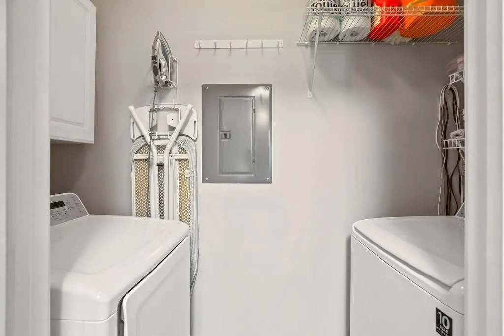 5641 Roswell Road Unit 307, Sandy Springs, Georgia 30342, 1 Bedroom Bedrooms, ,1 BathroomBathrooms,Residential,Sold,5641 Roswell Road Unit 307,6763116