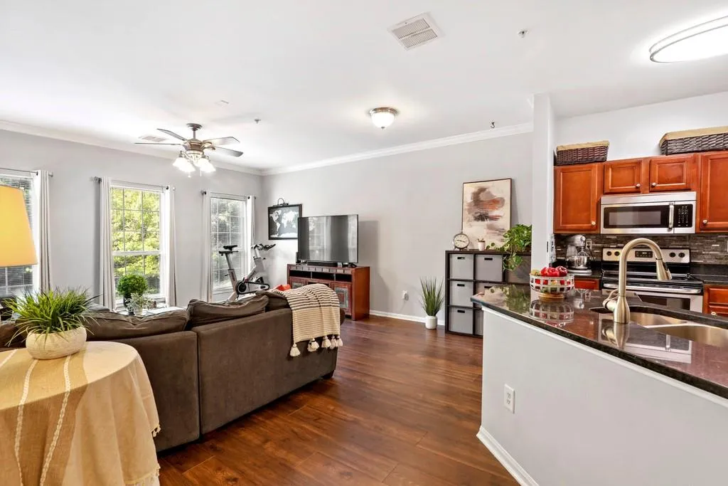 5641 Roswell Road Unit 307, Sandy Springs, Georgia 30342, 1 Bedroom Bedrooms, ,1 BathroomBathrooms,Residential,Sold,5641 Roswell Road Unit 307,6763116