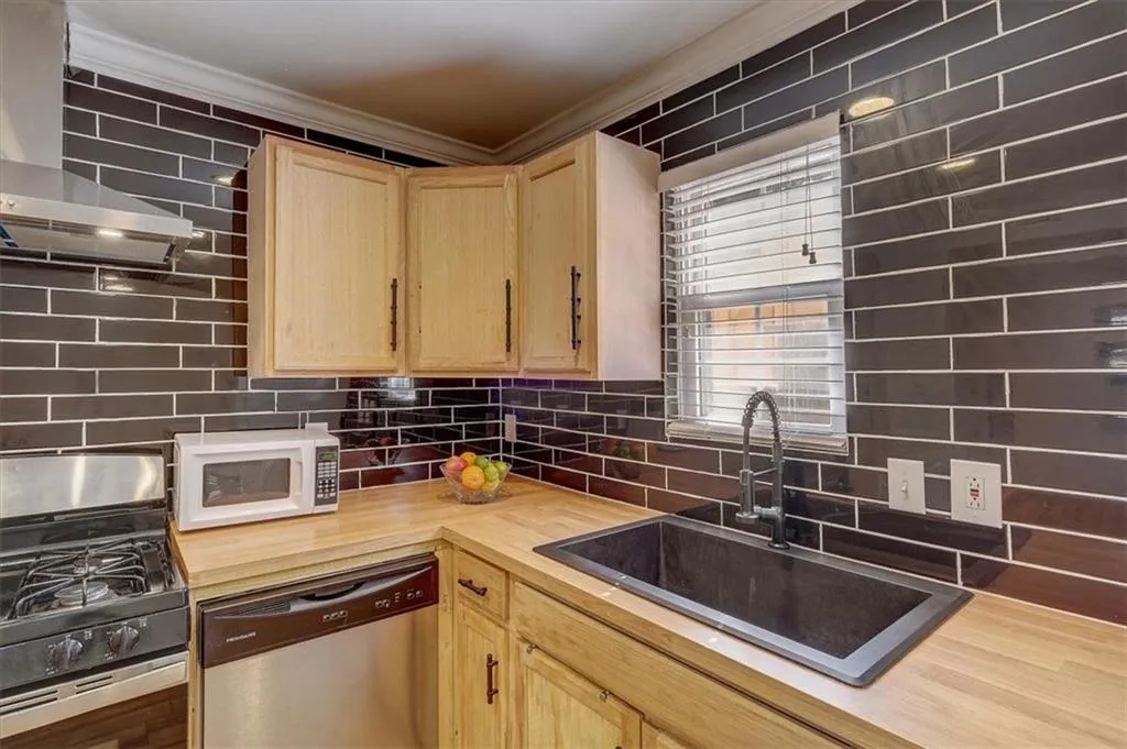 5511 Kingsport Drive Unit 30, Sandy Springs, Georgia 30342, 3 Bedrooms Bedrooms, ,1 BathroomBathrooms,Residential,Sold,5511 Kingsport Drive Unit 30,7121965