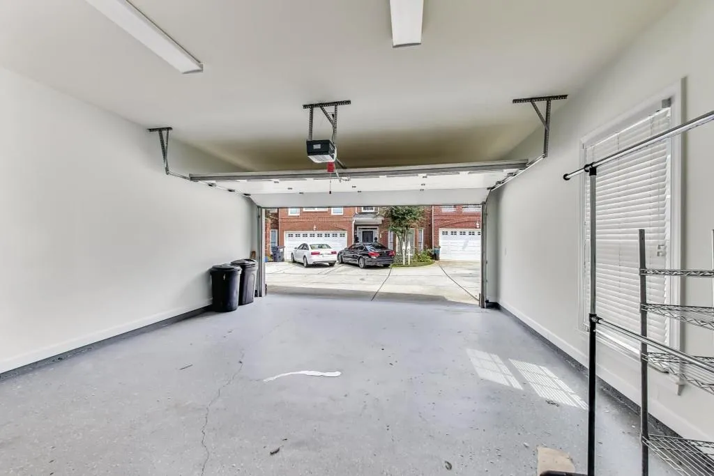 6375 Glenridge Drive Unit 200, Atlanta, Georgia 30328, 4 Bedrooms Bedrooms, ,3 BathroomsBathrooms,Residential,Sold,6375 Glenridge Drive Unit 200,6943613